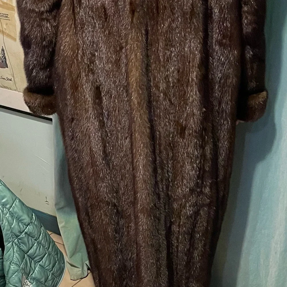 Full large fur mink coat perfect condition length 52” - Picture 4 of 7
